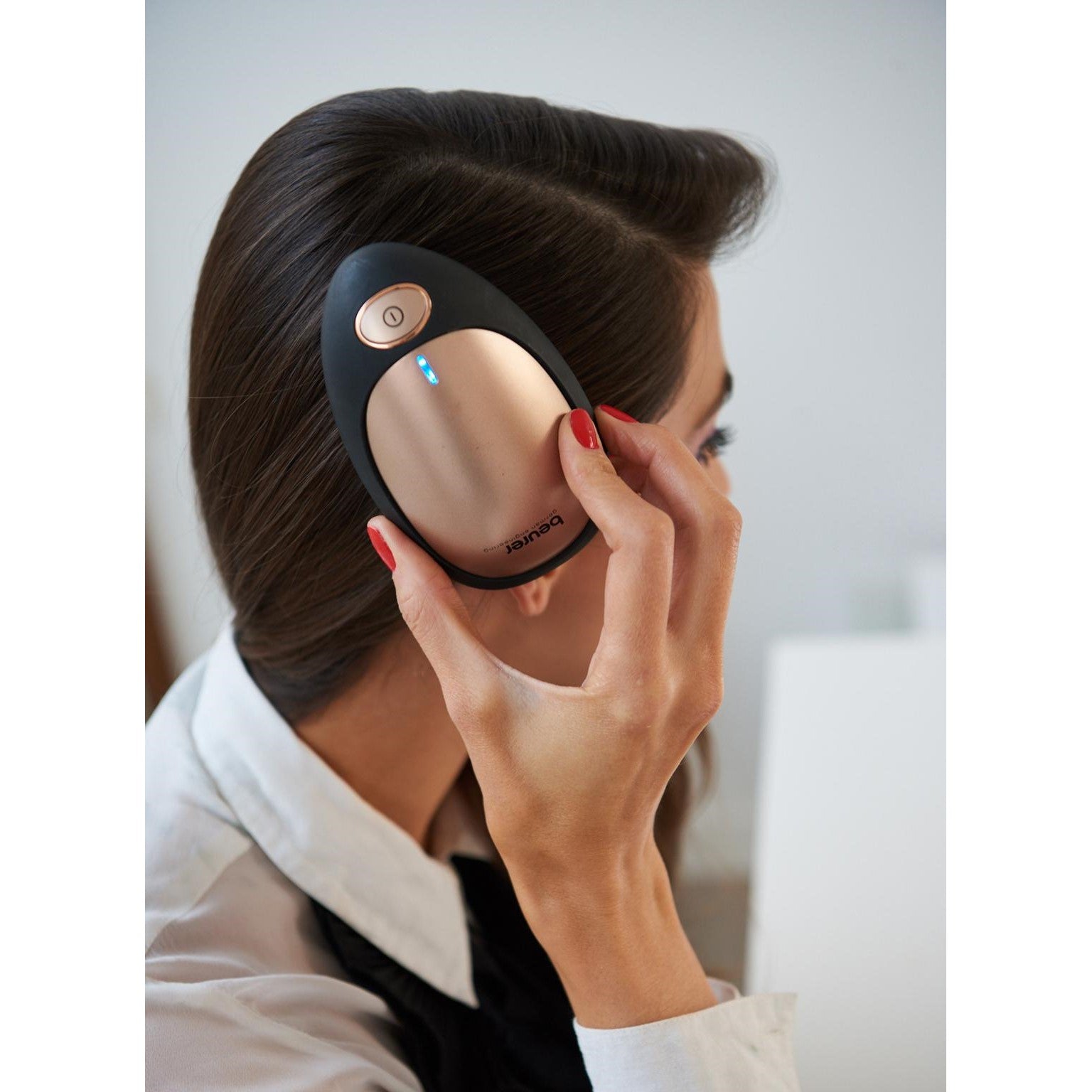 Beurer HT 10 Detangling Brush with Ion Technology. Handbag Size & Portable. Black & Rose