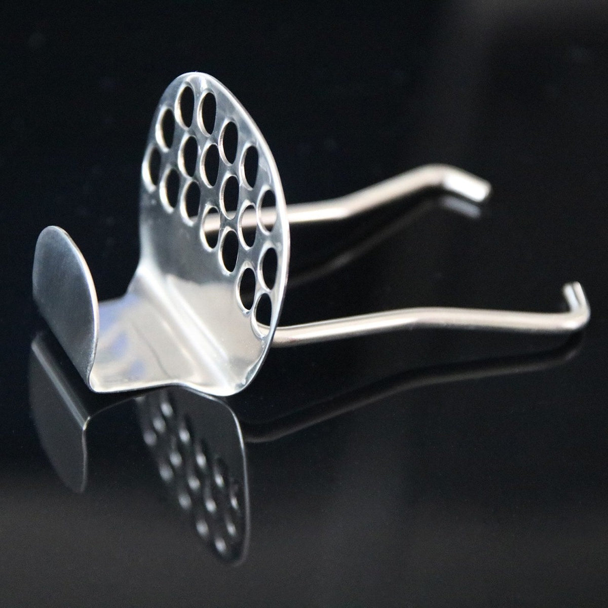 The ice cube separator (ice catcher) of the VAGNBYS Swan Carafe on its own