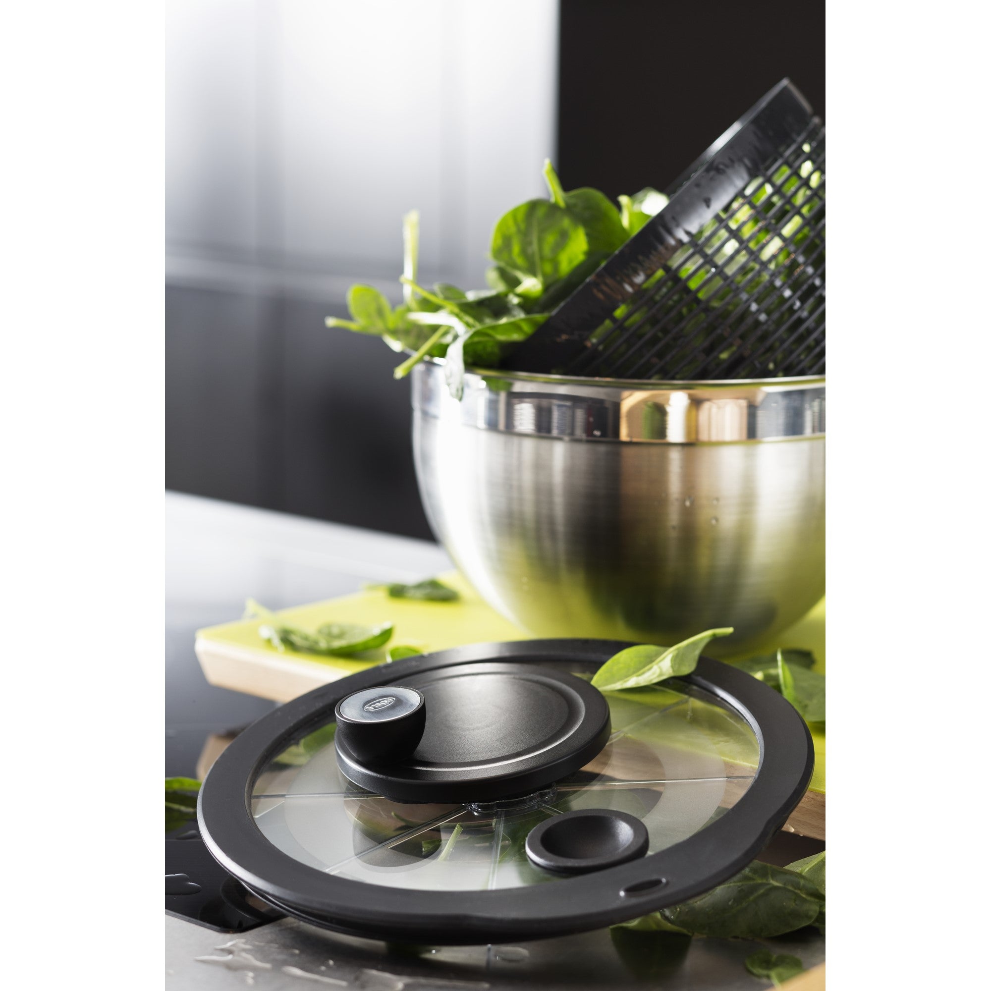 Roesle Salad Spinner with Glass Lid and Stainless Steel Bowl for Serving